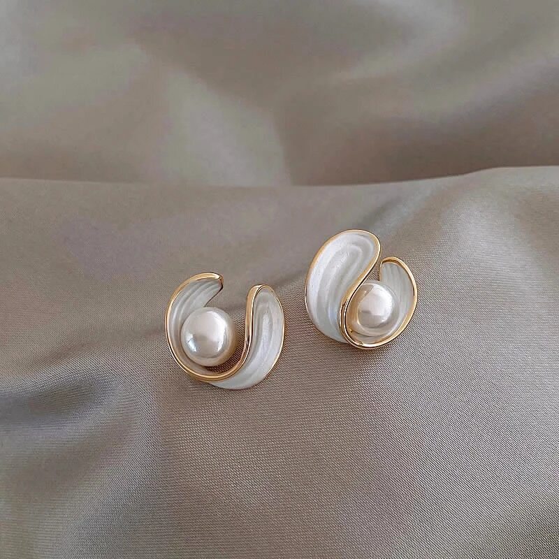 Boucles d’oreilles luxueuses en opale blanche et perles, dorées