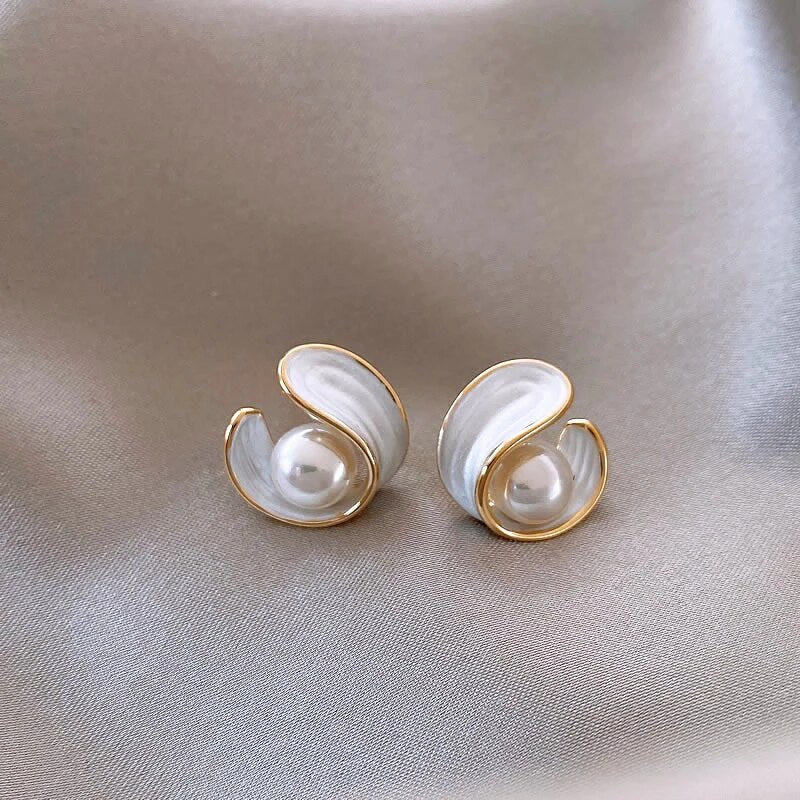 Boucles d’oreilles luxueuses en opale blanche et perles, dorées