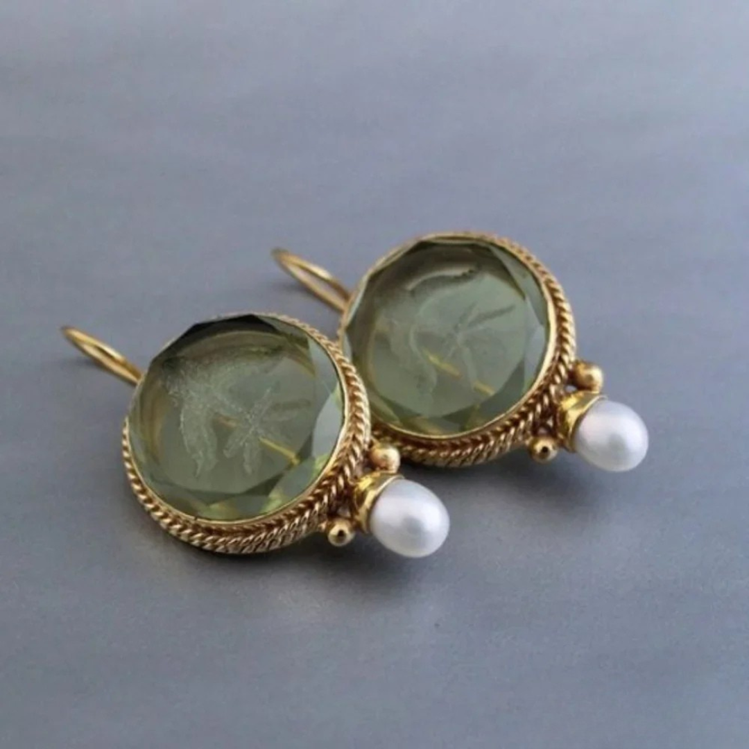 Boucles d’oreilles rondes vintage avec pierre verte et perle