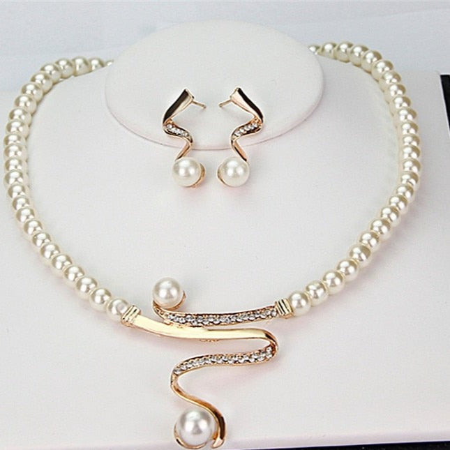 Parure collier et boucles d’oreilles en perles naturelles