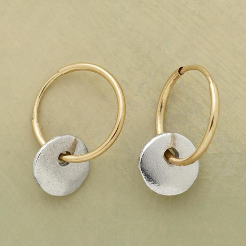 Créoles plaquées or et boucles d’oreilles plaquées argent