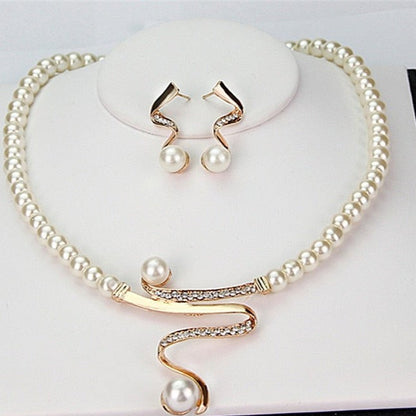 Parure collier et boucles d’oreilles en perles naturelles