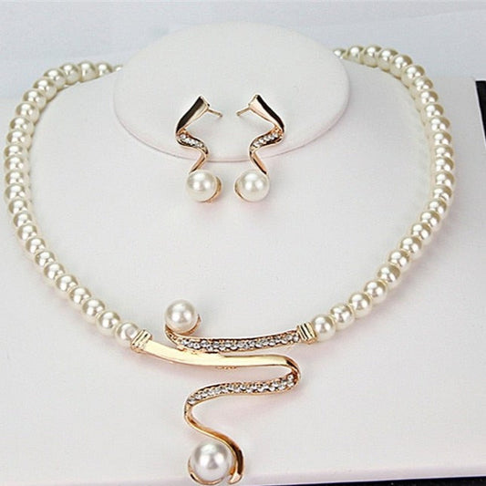 Parure collier et boucles d’oreilles en perles naturelles