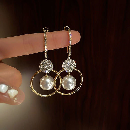 Boucles d’oreilles luxueuses avec perles de culture et zirconiums
