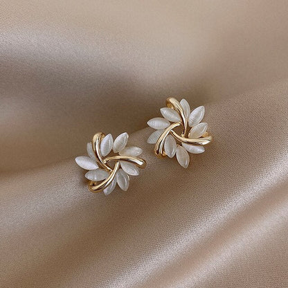 Boucles d’oreilles luxueuses en opale blanche dorées