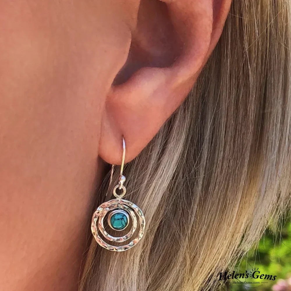 Boucles d’oreilles bohèmes Saturne avec pierre turquoise en argent et or